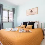 Host Wise - Colorful Bright Flat With Balcony