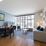 Contemporary Flat Near Sao Bento By Lovelystay