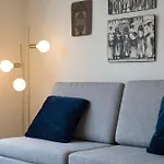 Contemporary Flat Near Sao Bento By Lovelystay