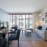 Contemporary Flat Near Sao Bento By Lovelystay