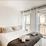 Cozy Studio City Center