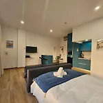 Bonsai Apartment 6