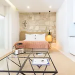 On Deluxe Apartments - Free Parking