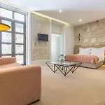 On Deluxe Apartments - Free Parking