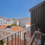 Host Wise - Modern Design Duplex W Balcony