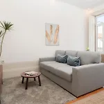 Host Wise - Modern Comfy Flat