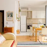 Sunny Priorado Vintage Studio With Balcony
