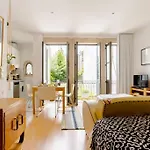 Sunny Priorado Vintage Studio With Balcony