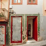 Charming Tiny House By Hosty