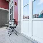 Cozzy Apartment At Praca Dos Loios