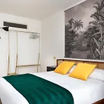 Flores Plaza Apartment