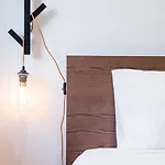 Guestready - Grit & Glam