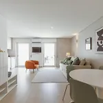 Stylish Apartment With Terrace By Hosty