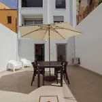 Stylish Apartment With Terrace By Hosty