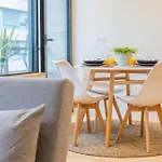 Charming Apartment Frente