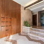 Host Wise - Bright & Spacious Retreat With Balcony