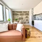 Sky Is The Limit With Ac And Balcony