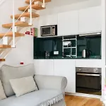 Mezzanine Studio In The City Center