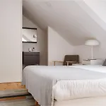 Mezzanine Studio In The City Center