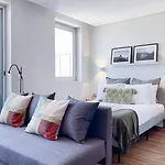 Cozy Apartment With Spacious Terrace And Wide View