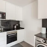 Cosy 1-Bedroom Flat With Free Parking On Premises
