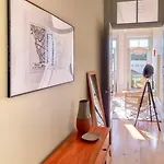 Stunning Flat With Private Balcony In City Center