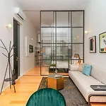 Fancy Apt In Iconic Street Full Of Historic Houses