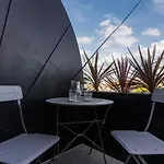 Modern Apt With Private Balcony In The City Center