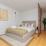 Modern Apt With Private Balcony In The City Center