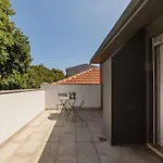 Rooftop Stylish By Hosty