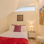 Marilia\'S Garden Apartment