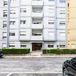 Bright Apartment Next Metro