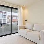 Hostwise - Stylish Flat With Terrace & Garage