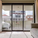 Hostwise - Stylish Flat With Terrace & Garage
