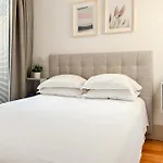 Ekaterine Uptown