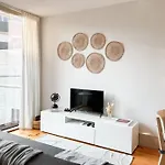 Ekaterine Uptown