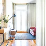 Light-Filled Bonjardim Apartments