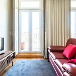 Light-Filled Bonjardim Apartments