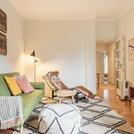 Trendy And Modern 3Br Family Home