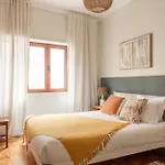 Trendy And Modern 3Br Family Home