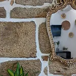 Porto-Stone Wall Apartment