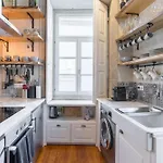 Stylish Downtown Porto Duplex 2Br Walk Everywhere!