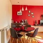 Francos Relaxing Apartment By The Metro