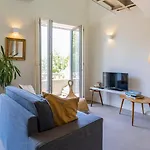Aposentus - Stylish Downtown Loft