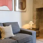 Pause Apartments