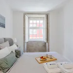 Hostwise - Stylish Retreat In Porto\'S Heart