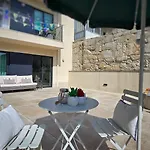 Central Apartment With Parking & Terrace