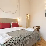 Lovelystay - Top Floor Balcony Apartment