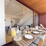 Lovelystay - Top Floor Balcony Apartment