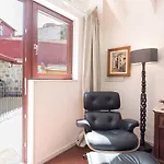 Lovelystay - Caldeireiros Garden Little House